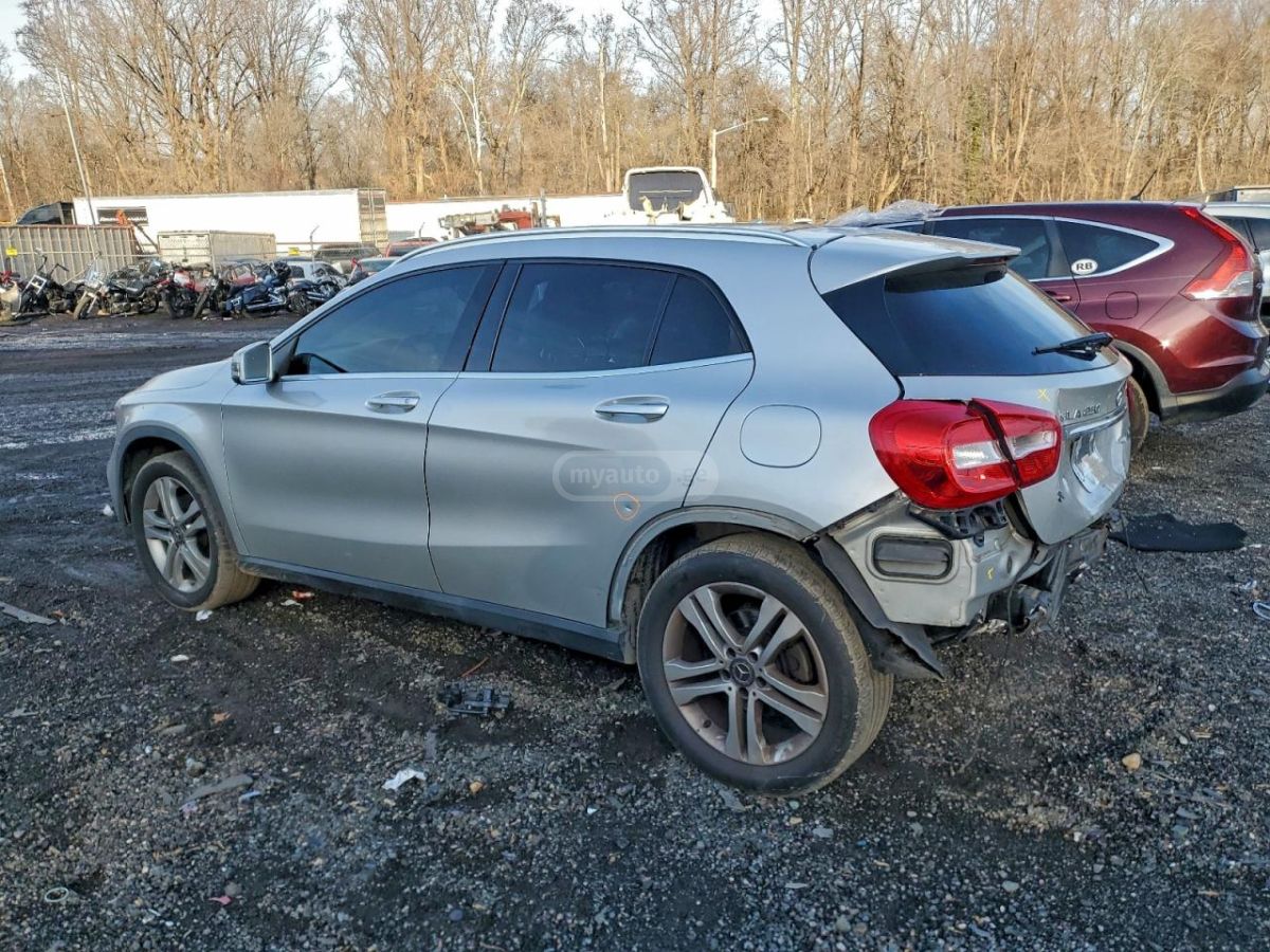 Mercedes-Benz GLA 250 2018 — photo 2