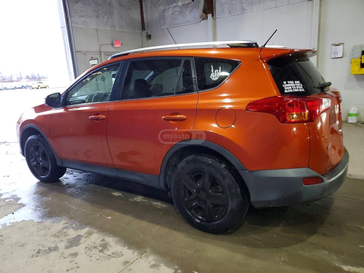Toyota RAV4 2015 — photo 2