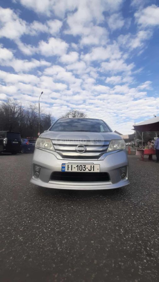 Nissan Serena 2011 — photo 2