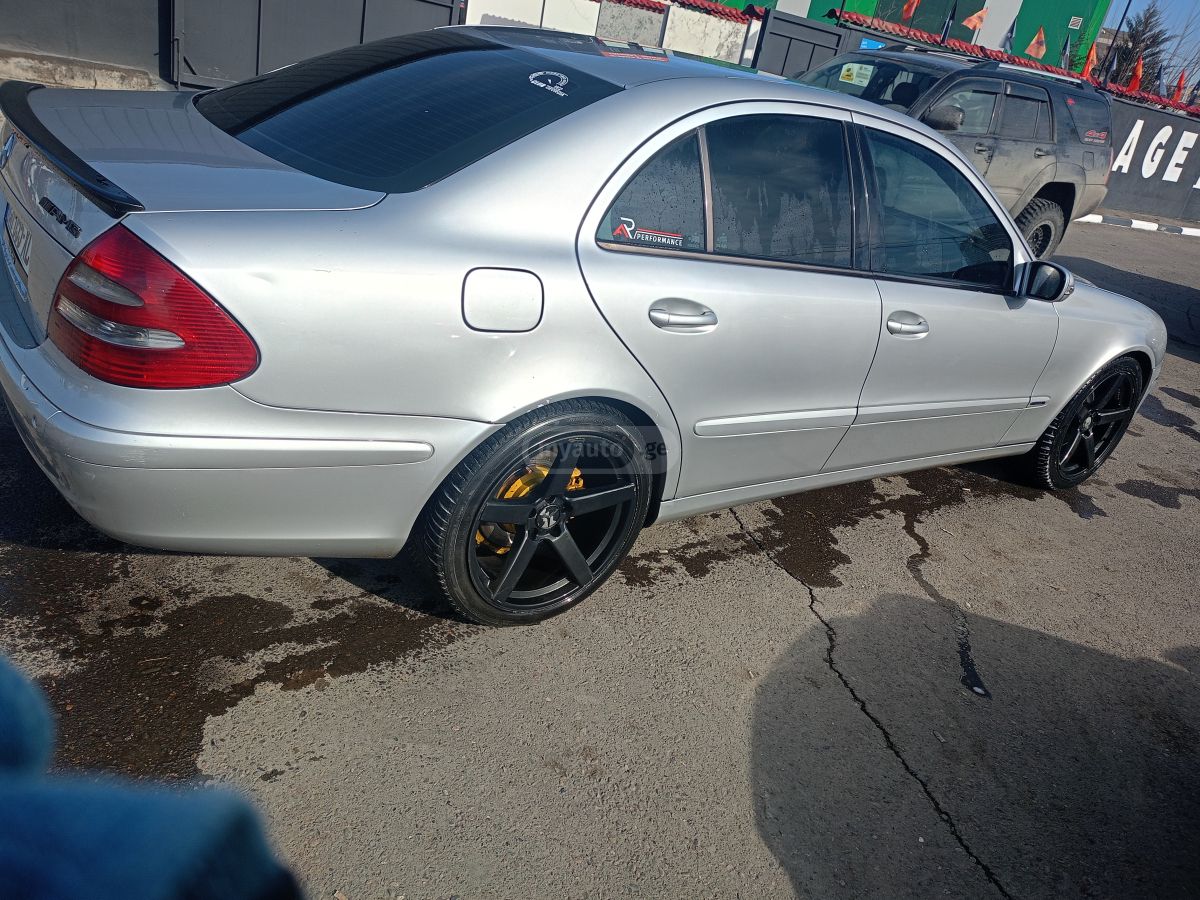 Mercedes-Benz E 220