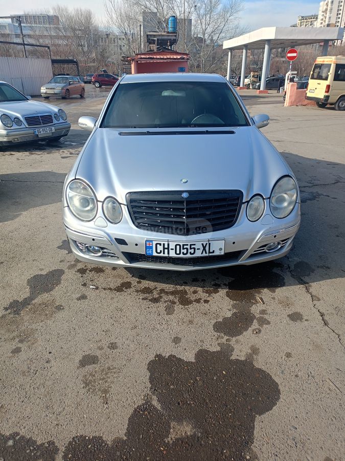 Mercedes-Benz E 220 2002 — photo 2