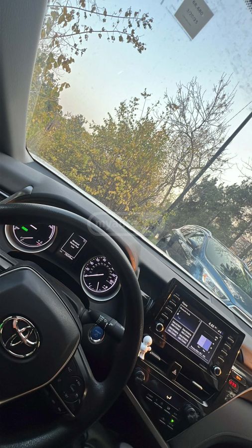 Toyota Camry 2022 — photo 2