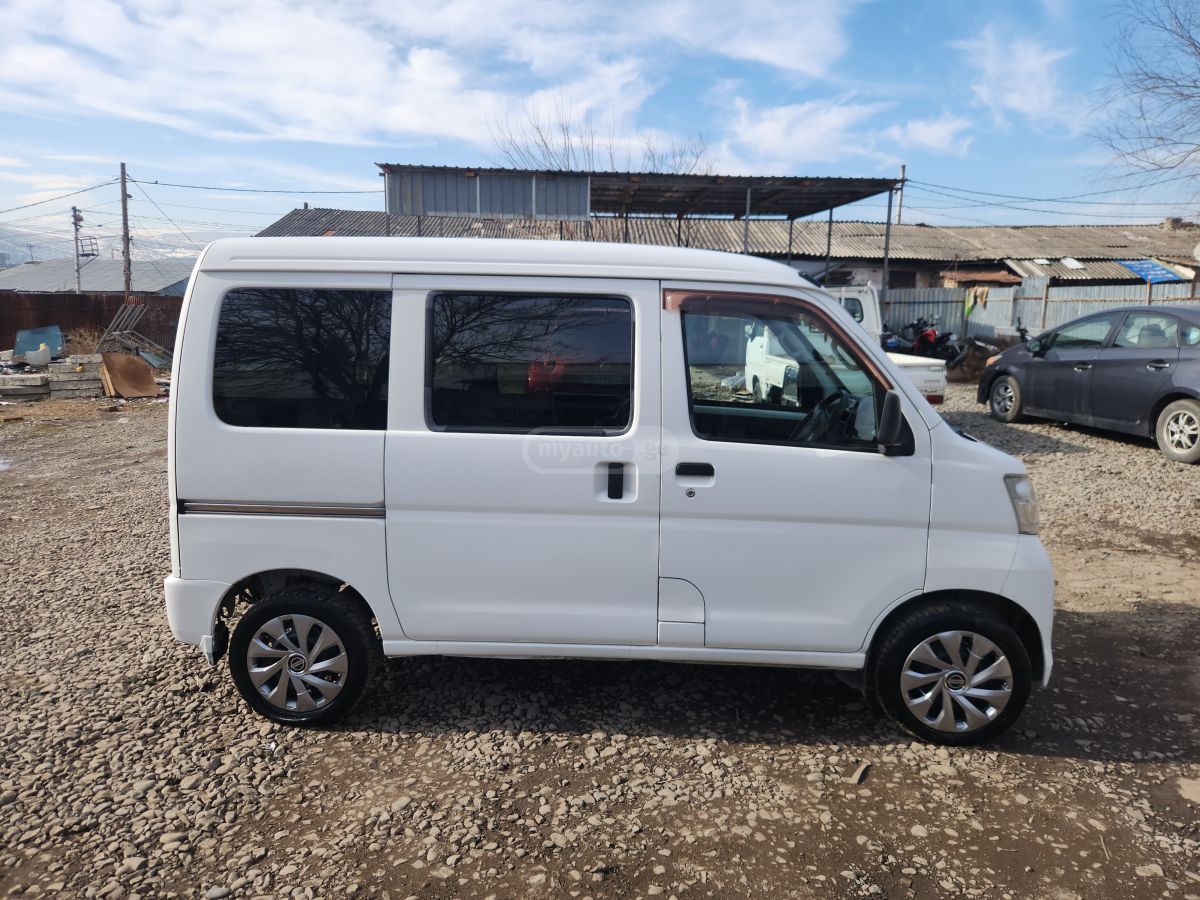 Daihatsu hijet cargo 2011 — photo 2