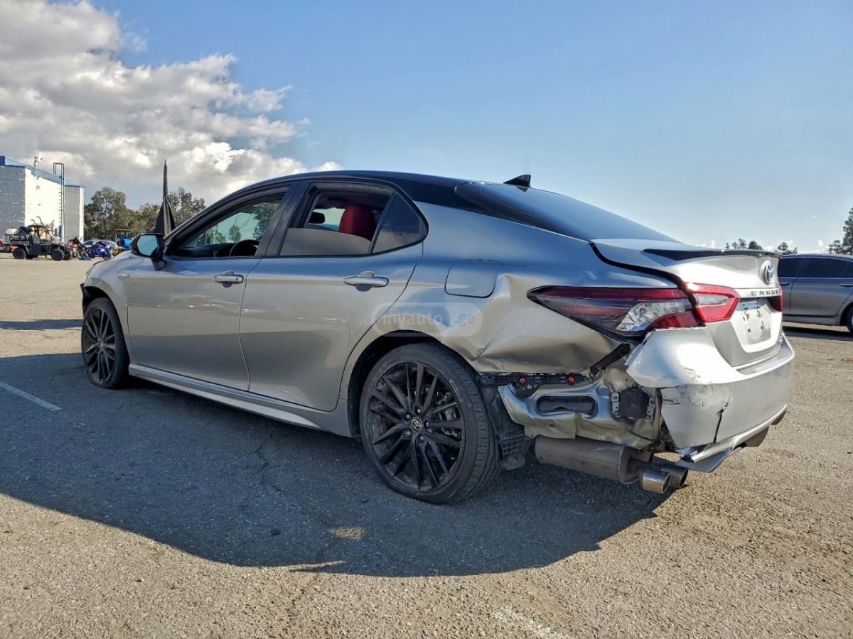 Toyota Camry 2021 — photo 2