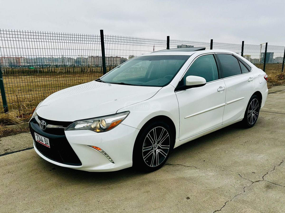 Toyota Camry 2015 — photo 2