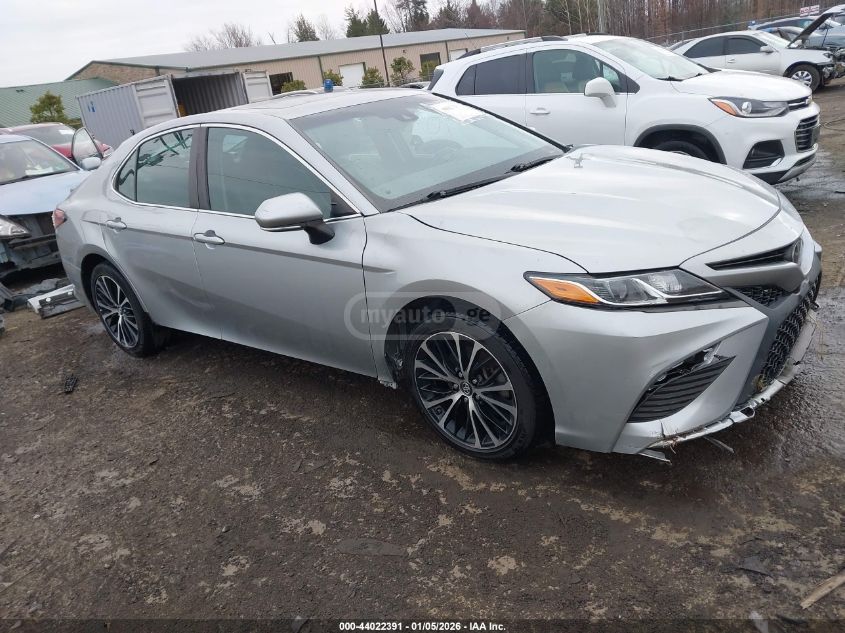 Toyota Camry 2018 — photo 2