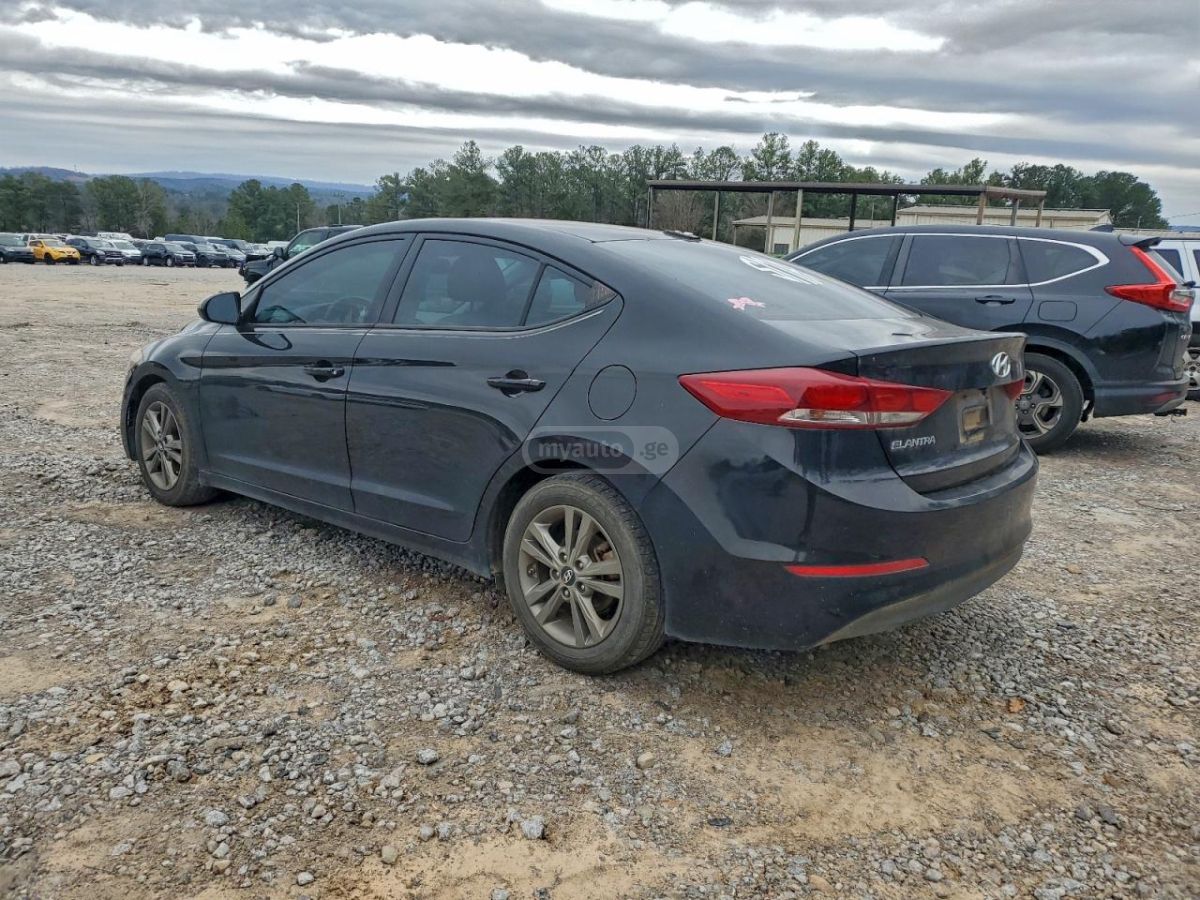 Hyundai Elantra 2018 — photo 2