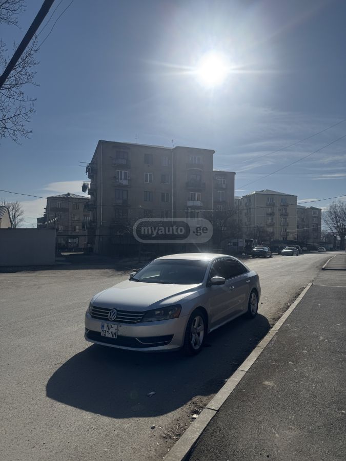 Volkswagen Passat 2012 — photo 2