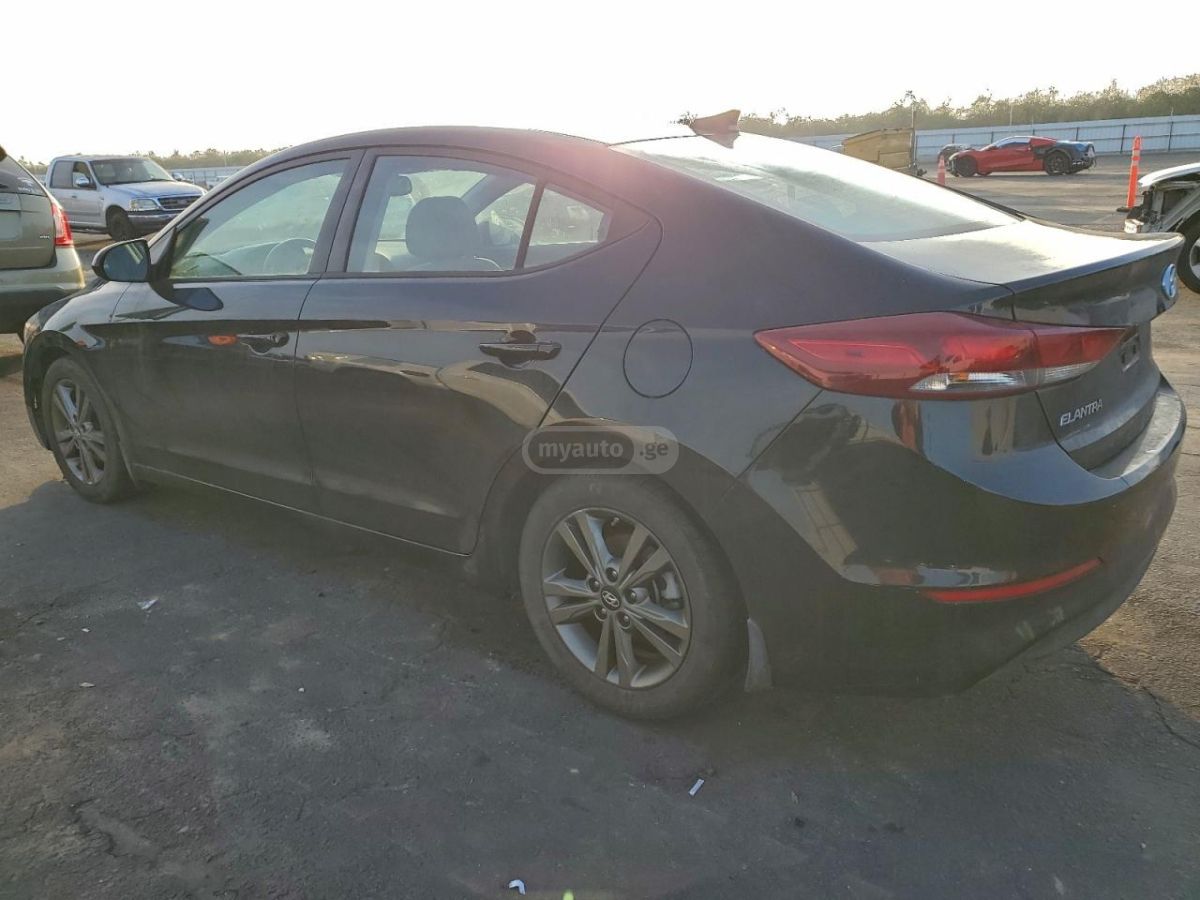 Hyundai Elantra 2018 — photo 2