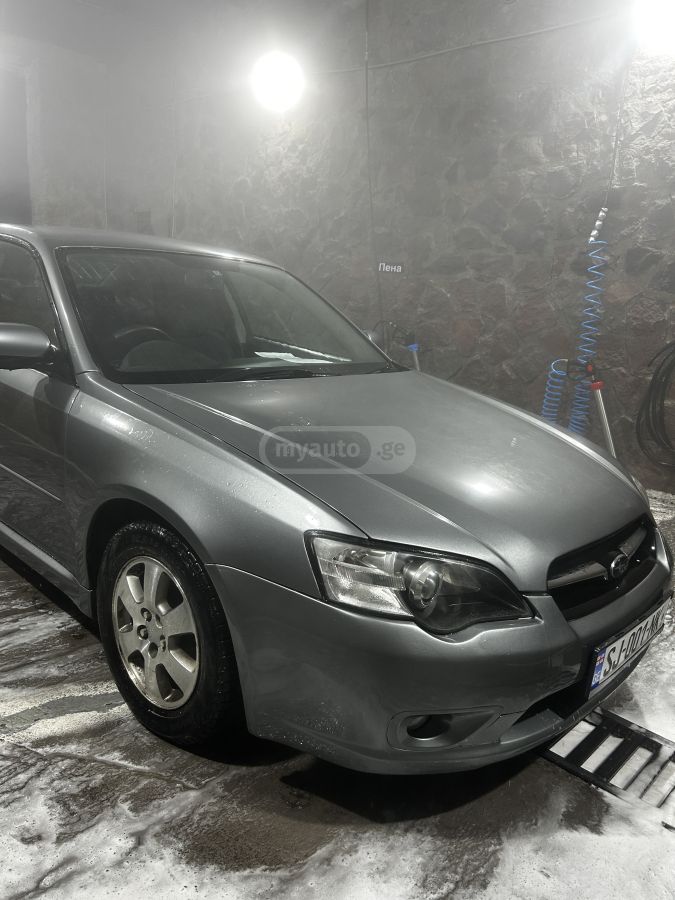 Subaru Legacy 2005 — photo 2