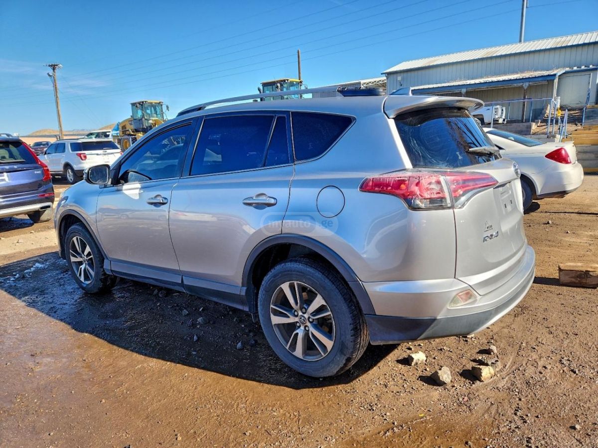Toyota RAV4 2018 — photo 2
