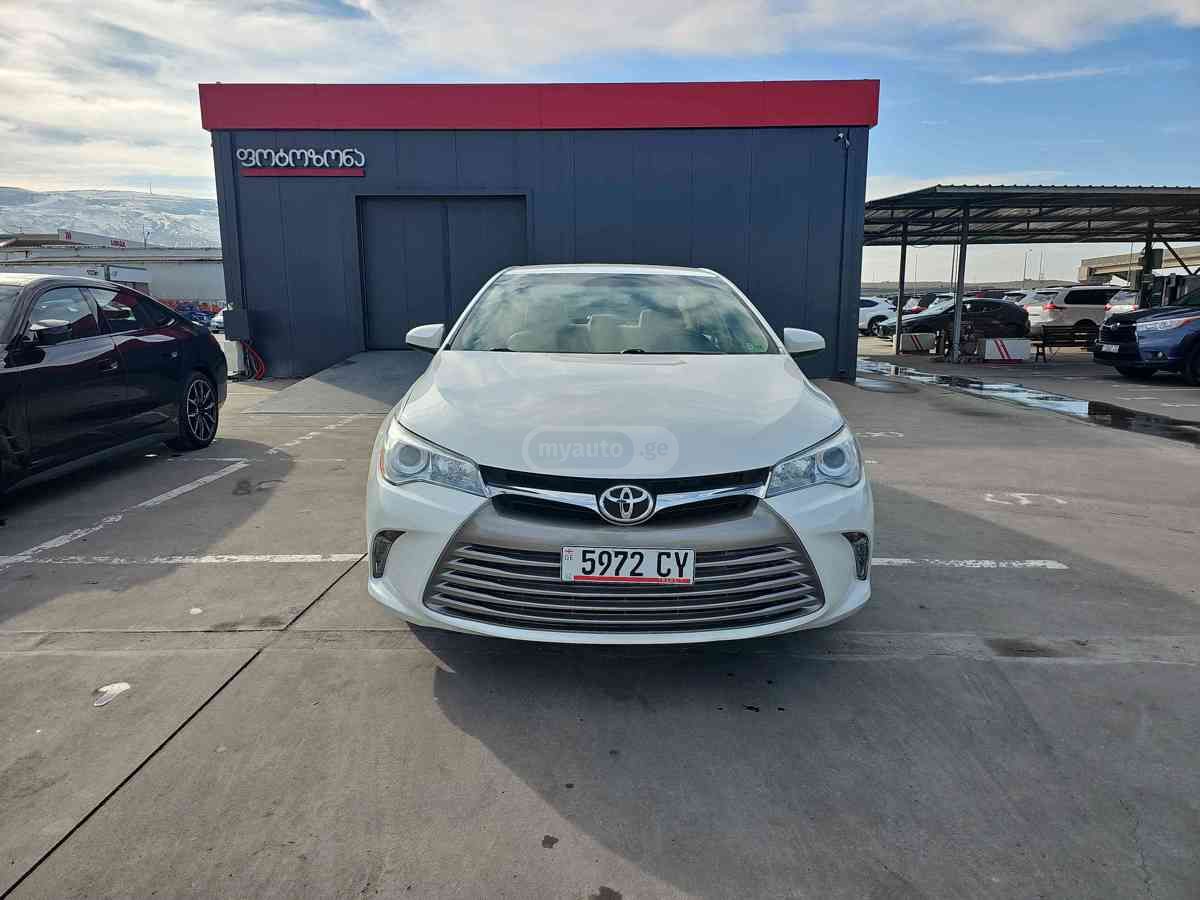 Toyota Camry 2015 — photo 2