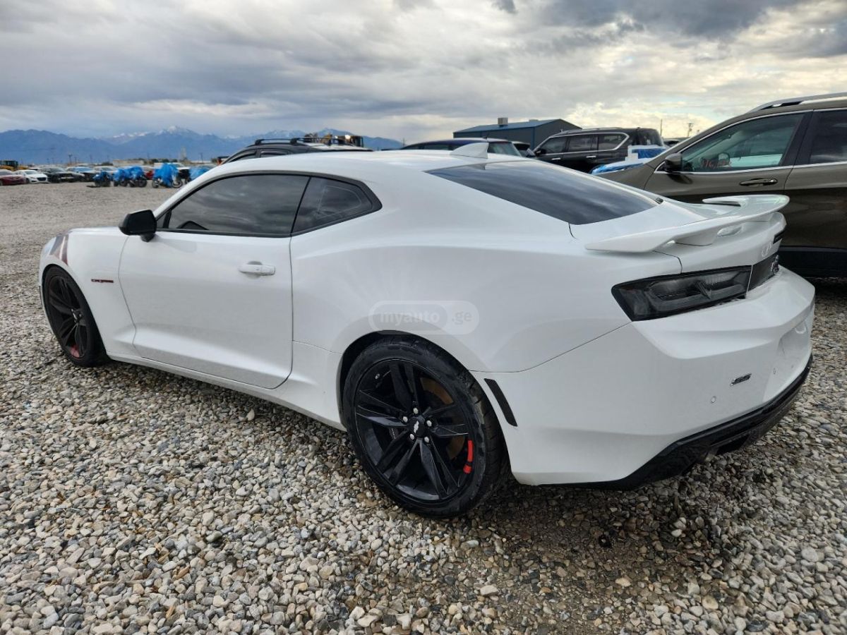 Chevrolet Camaro 2018 — photo 2