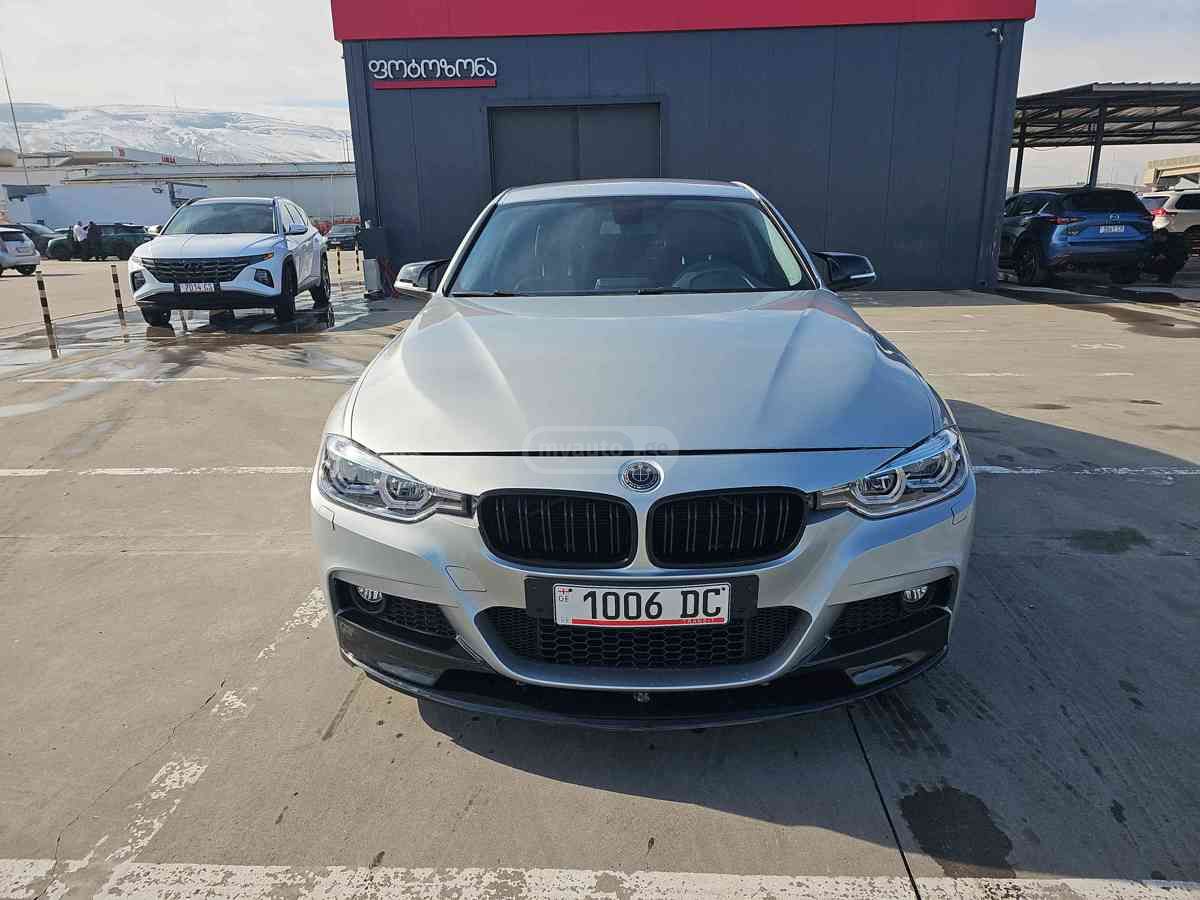 BMW 320 2017 — photo 2