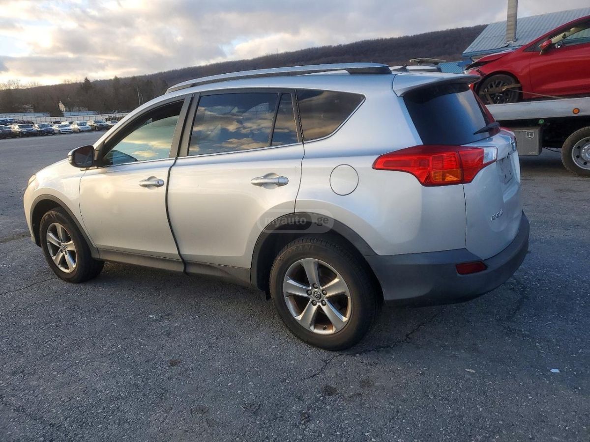 Toyota RAV4 2015 — photo 2