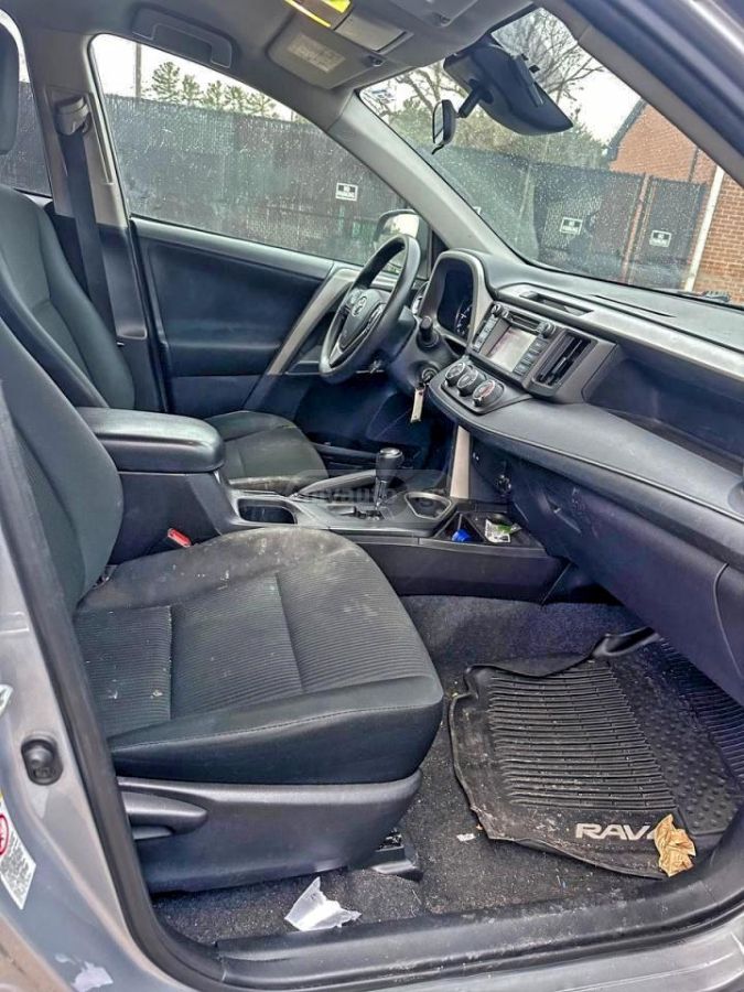 Toyota RAV4 2017 — photo 2