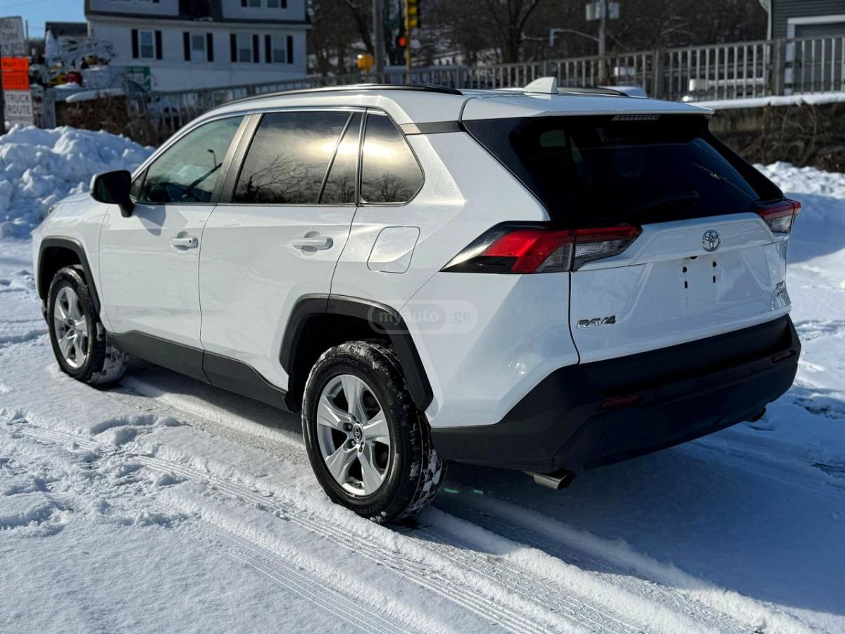 Toyota RAV4 2019 — photo 2