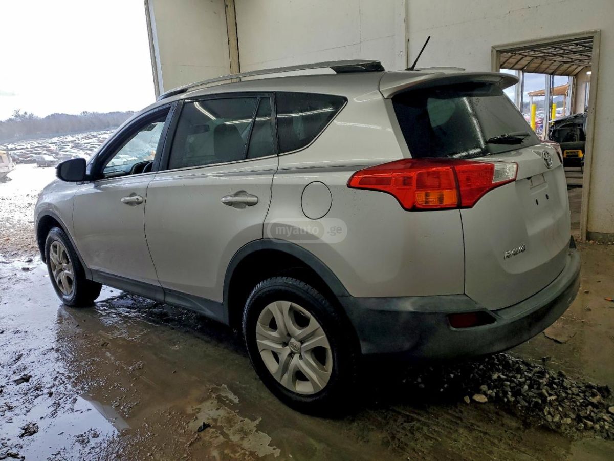 Toyota RAV4 2015 — photo 2