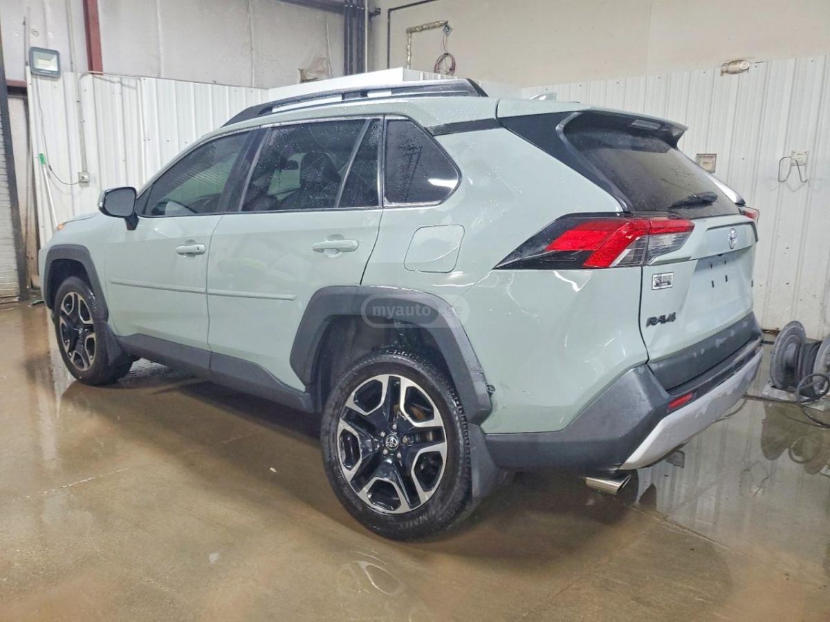 Toyota RAV4 2019 — photo 2