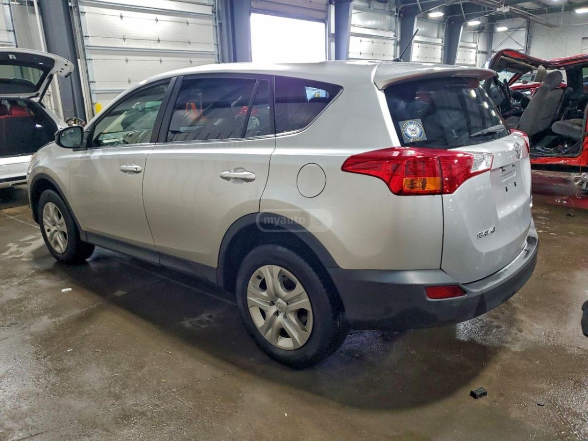Toyota RAV4 2015 — photo 2