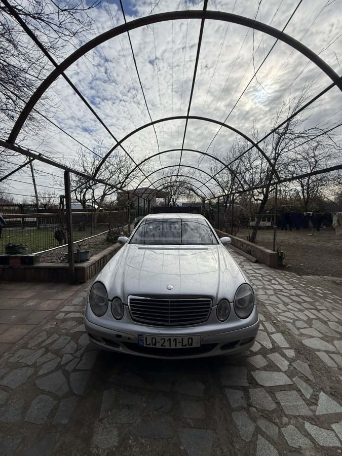 Mercedes-Benz E 220 2003 — photo 2