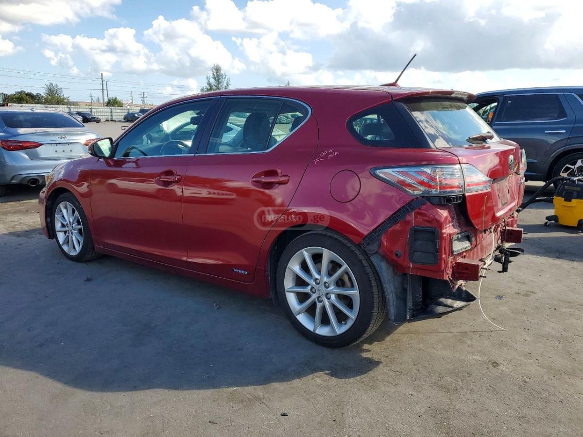 Lexus CT 200 h 2013 — photo 2