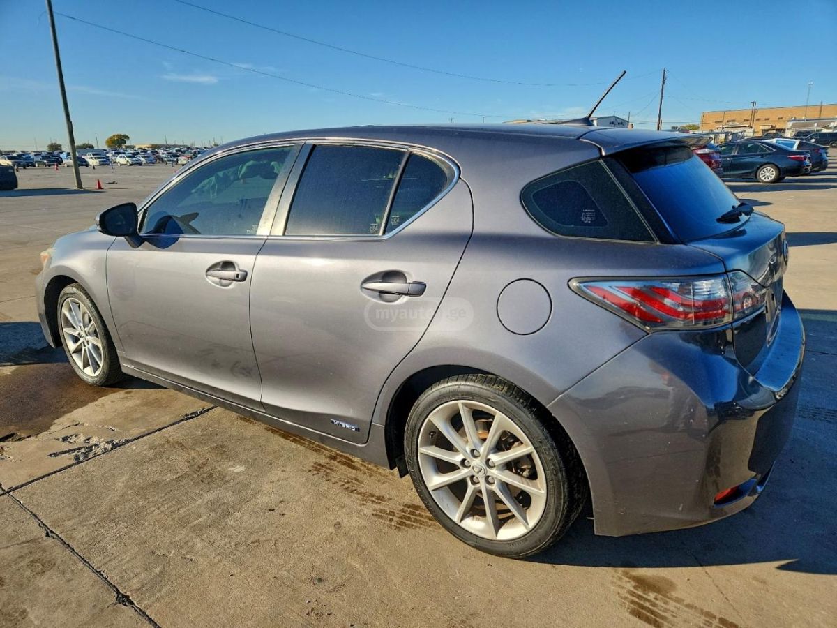 Lexus CT 200 h 2013 — photo 2