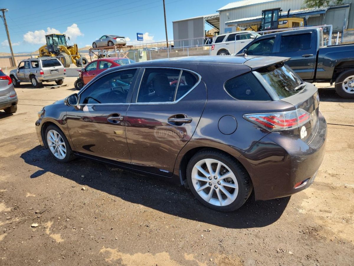 Lexus CT 200 h 2013 — photo 2