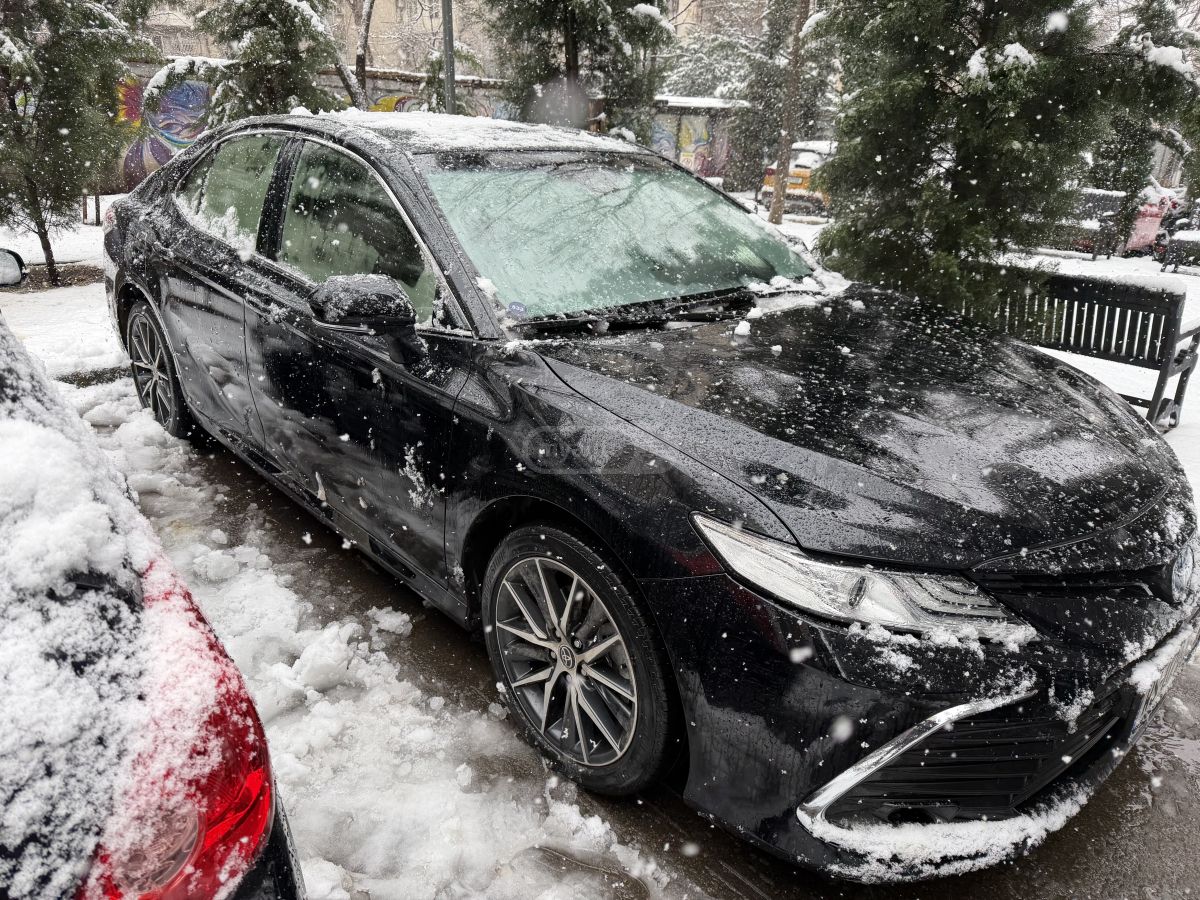 Toyota Camry 2022 — photo 2