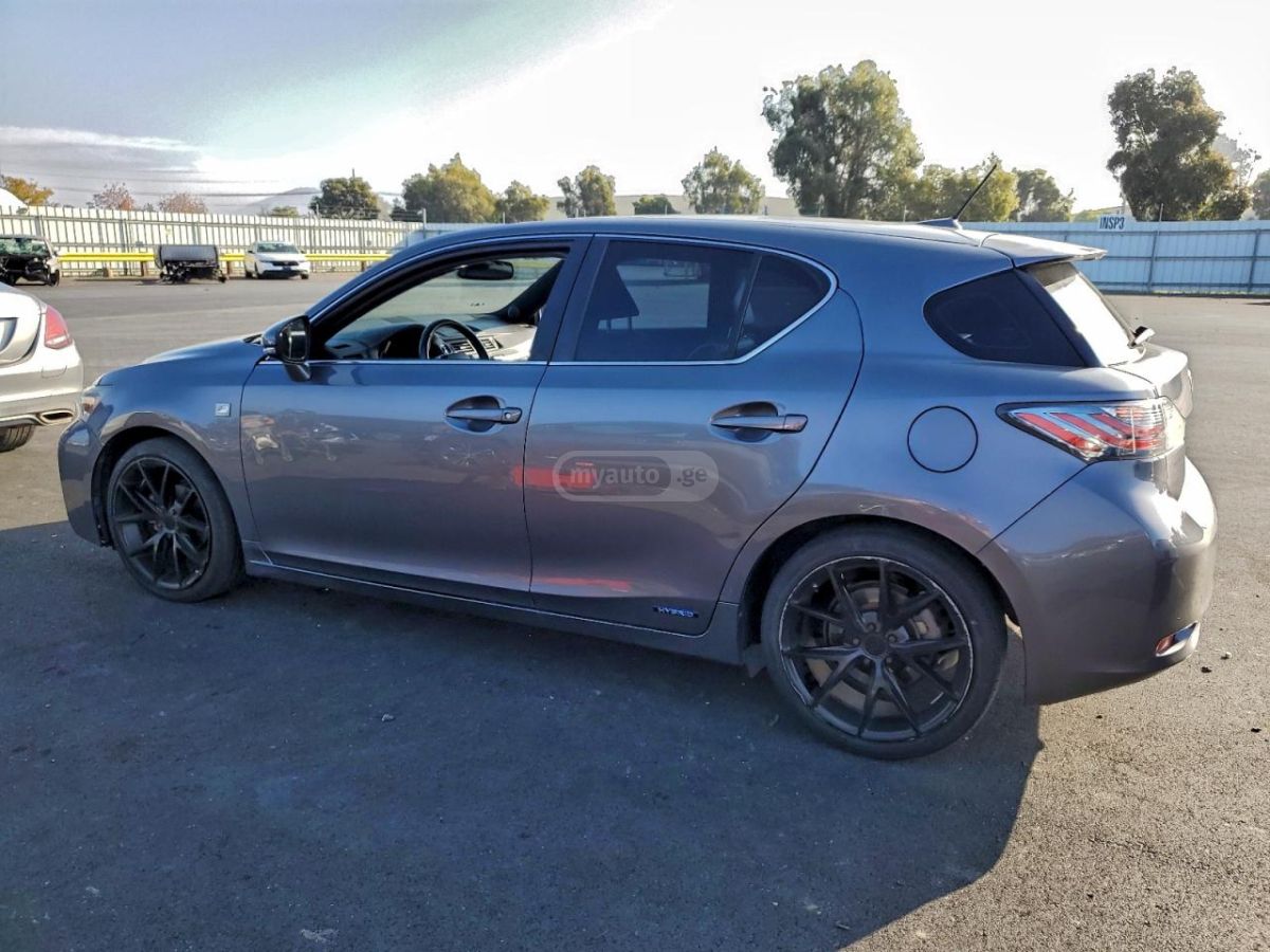 Lexus CT 200 h 2013 — photo 2