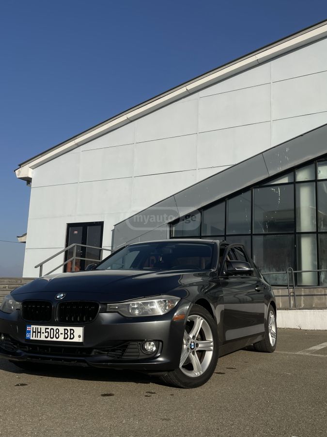 BMW 330 2012 — photo 2