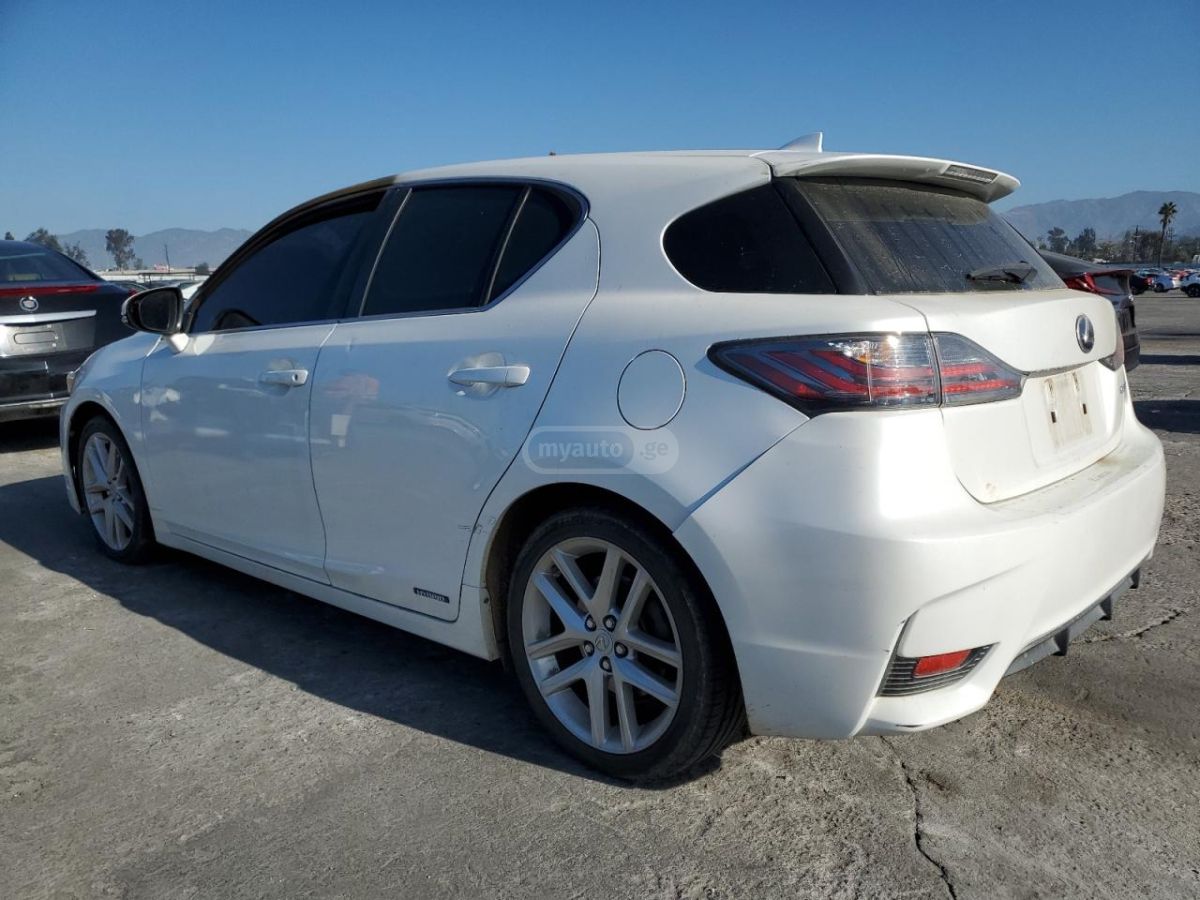 Lexus CT 200 h 2015 — photo 2