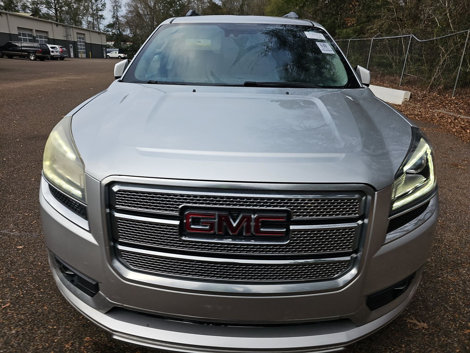 GMC Acadia 2015 — photo 2