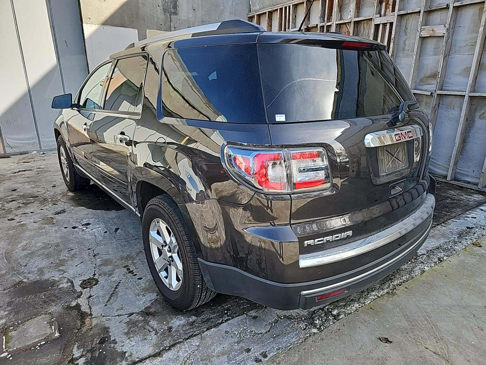 GMC Acadia 2015 — photo 2