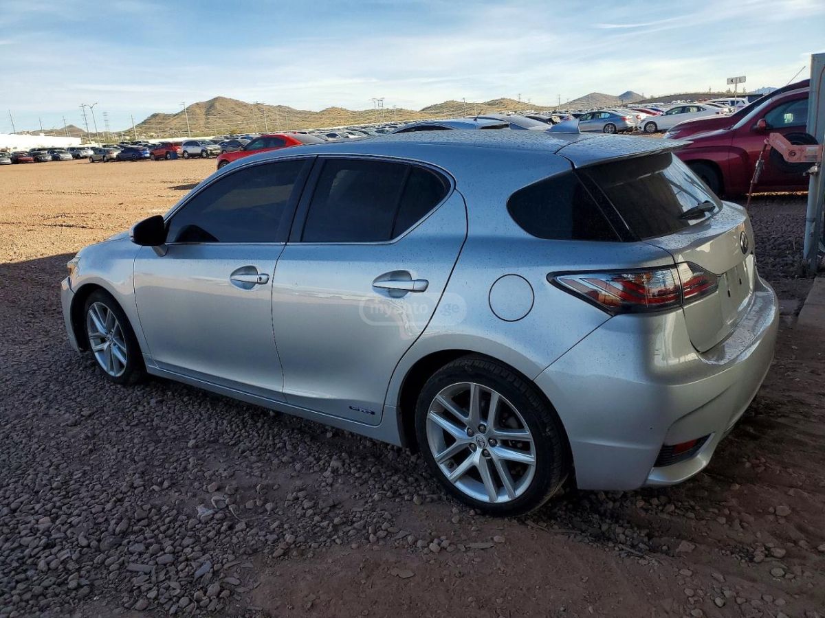 Lexus CT 200 h 2014 — photo 2