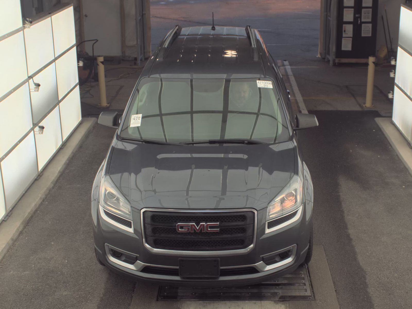 GMC Acadia 2014 — photo 2
