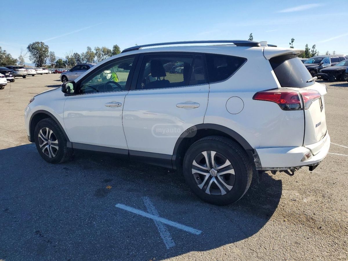 Toyota RAV4 2017 — photo 2