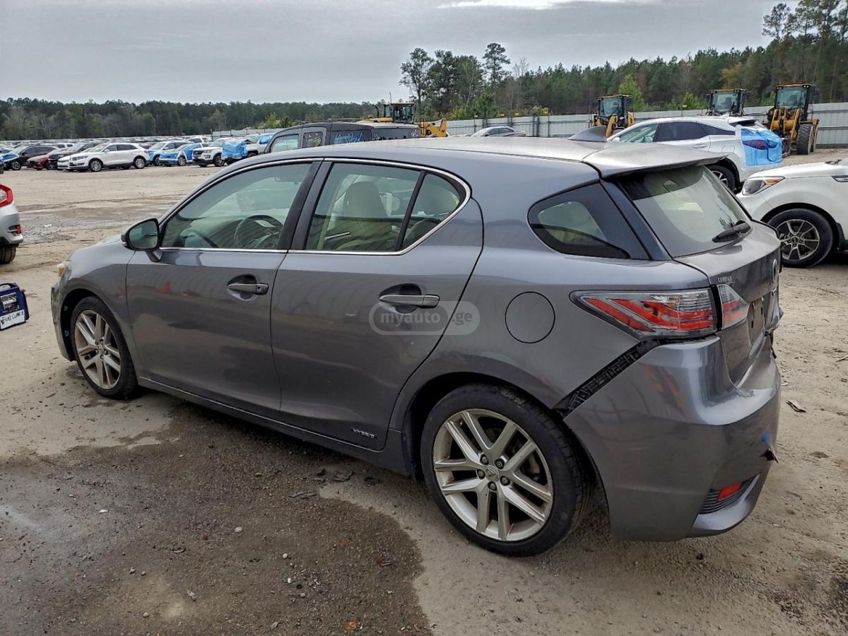 Lexus CT 200 h 2015 — photo 2