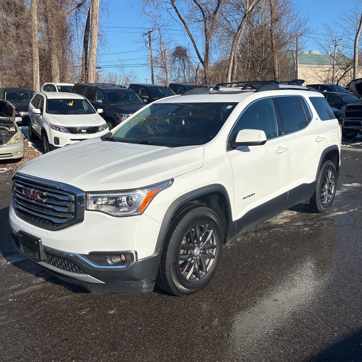 GMC Acadia 2017 — photo 2