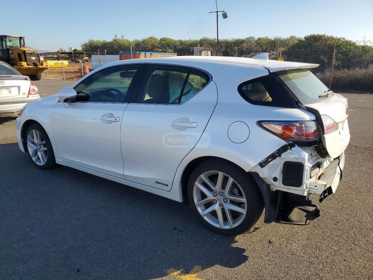 Lexus CT 200 h 2015 — photo 2