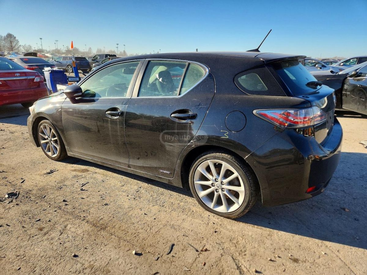 Lexus CT 200 h 2013 — photo 2
