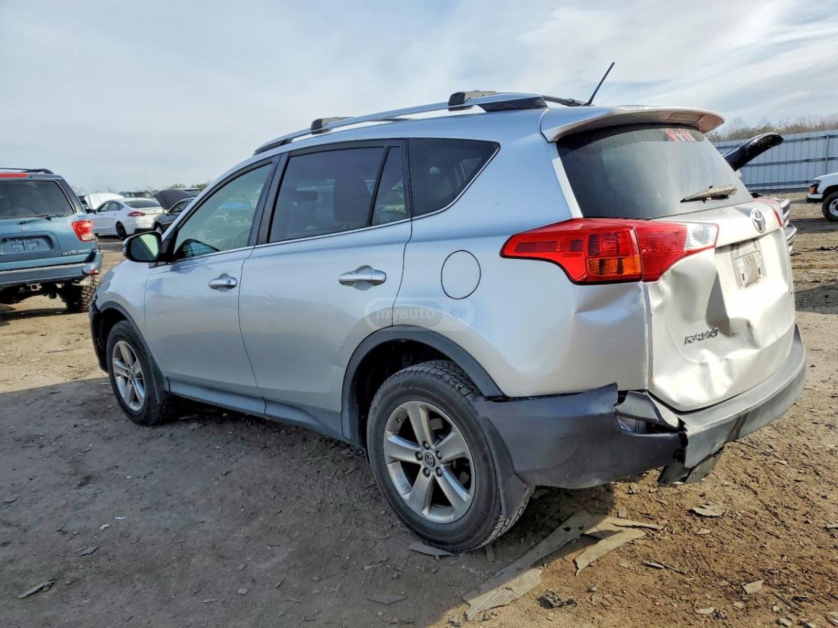 Toyota RAV4 2015 — photo 2