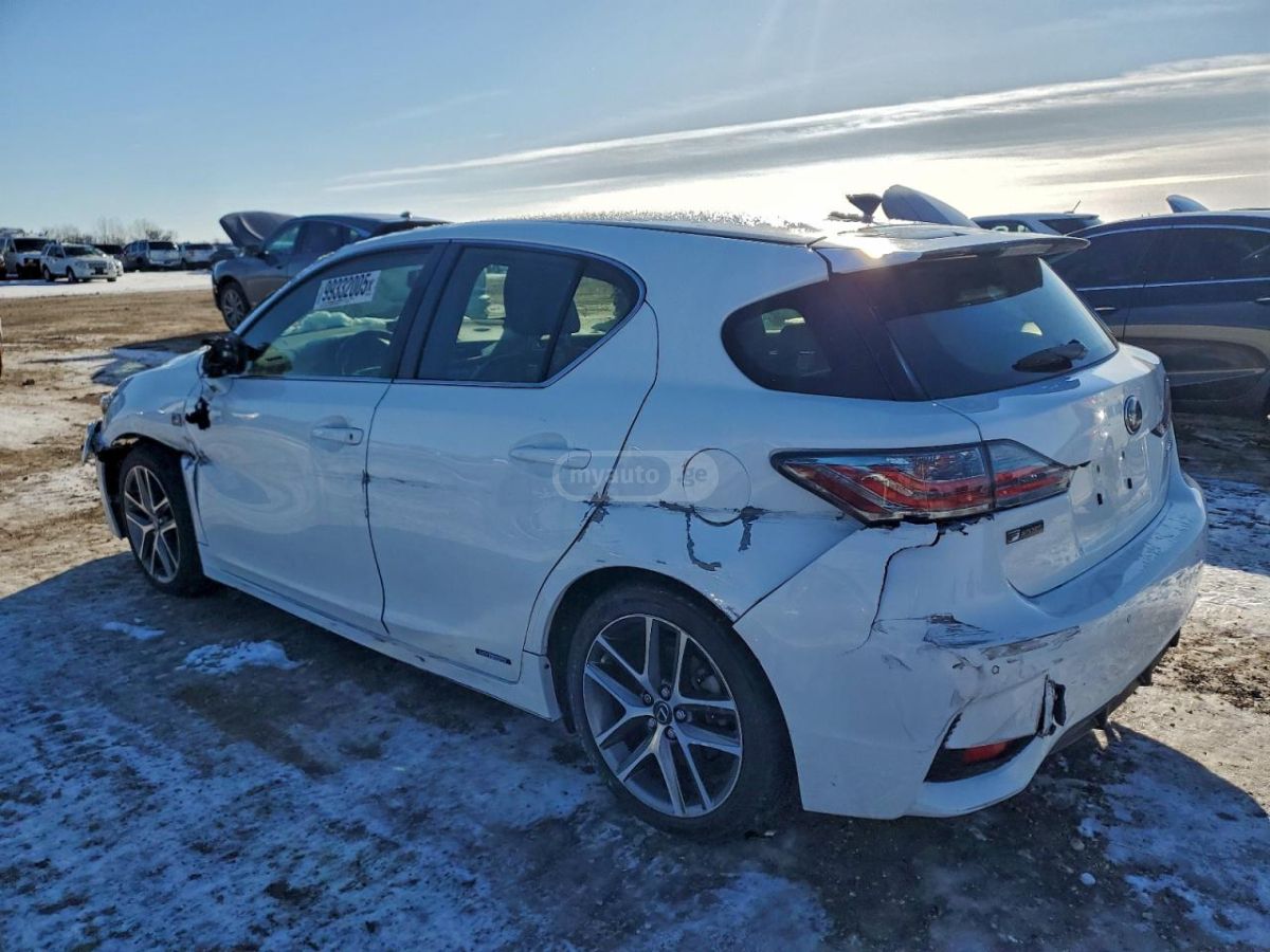 Lexus CT 200 h 2017 — photo 2