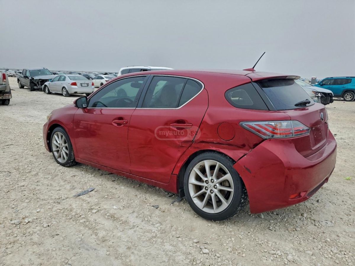 Lexus CT 200 h 2013 — photo 2
