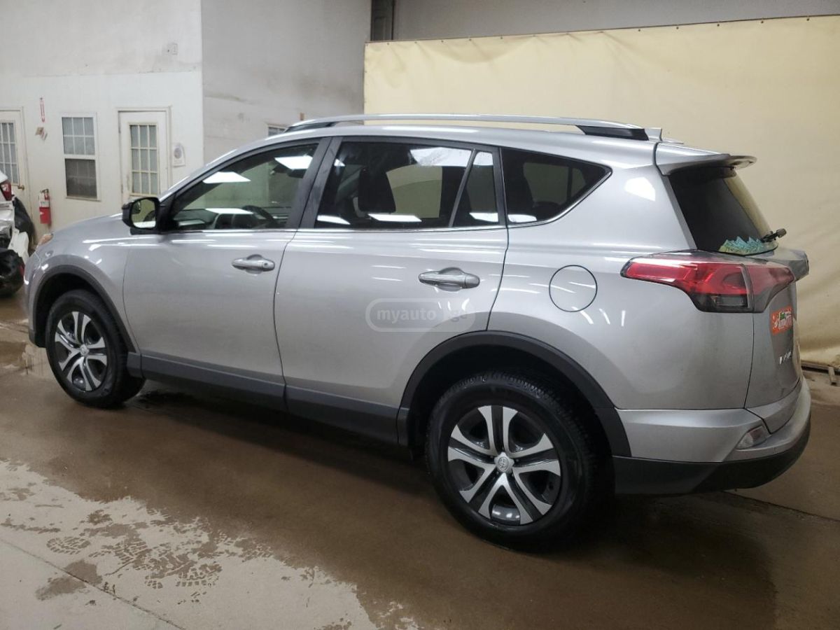 Toyota RAV 4 2018 — photo 2