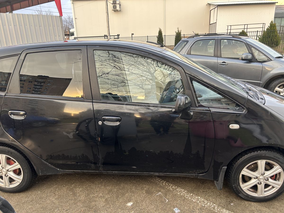 Mitsubishi Colt 2003 — photo 2