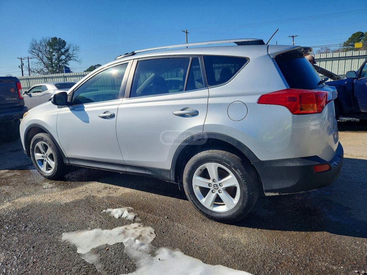 Toyota RAV4 2015 — photo 2