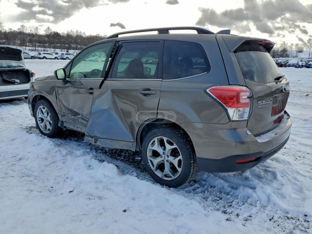 Subaru Forester 2017 — photo 2