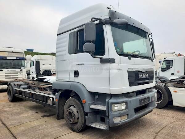 Isuzu 26.364 2014 — photo 2