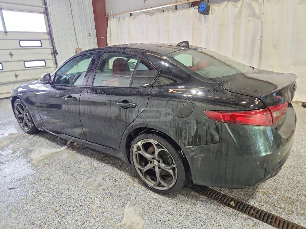 Alfa Romeo Giulia 2018 — photo 2